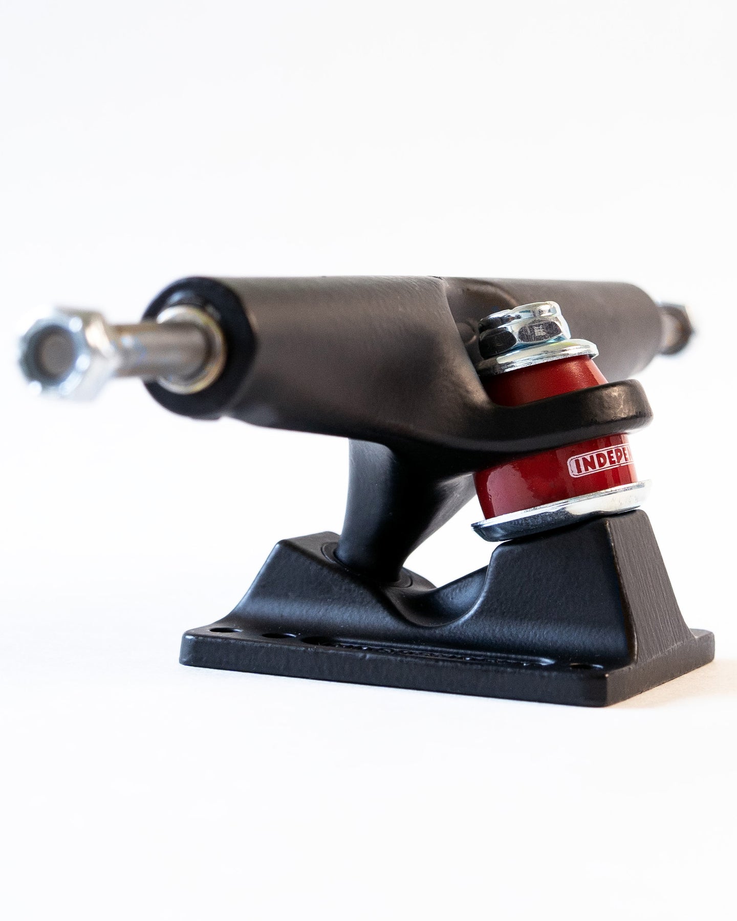 INDEPENDENT STAGE 4 BLACK SKATEBOARD TRUCKS