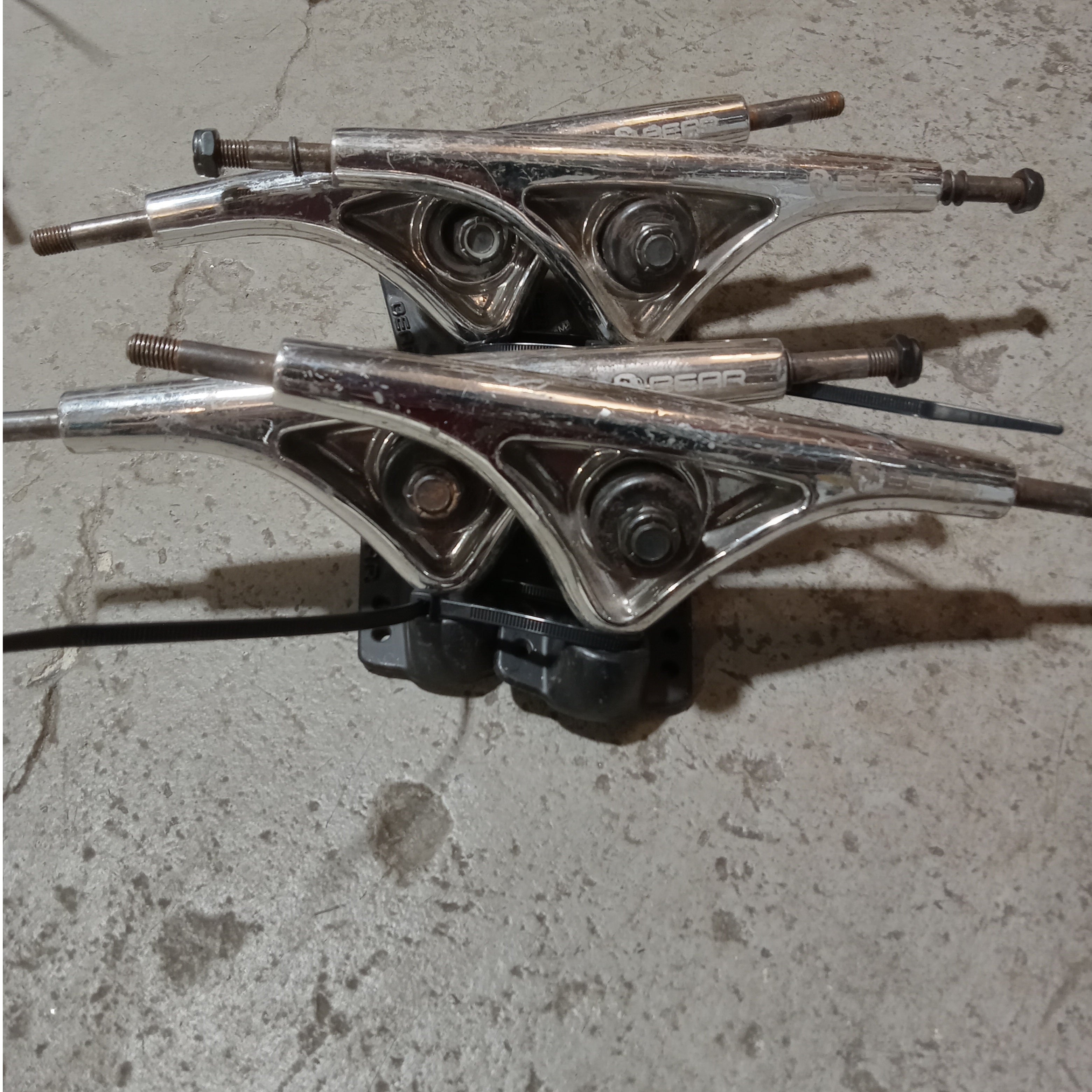 Bear Grizzly Floor Model Trucks 180mm 50° - Chrome (Pair)